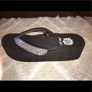 Yellow Box black platform & rhinestone sandals✨